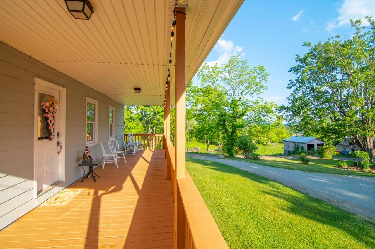 Newly Remodeled Luxury Cottage With Mountain Views Sparta Exterior photo